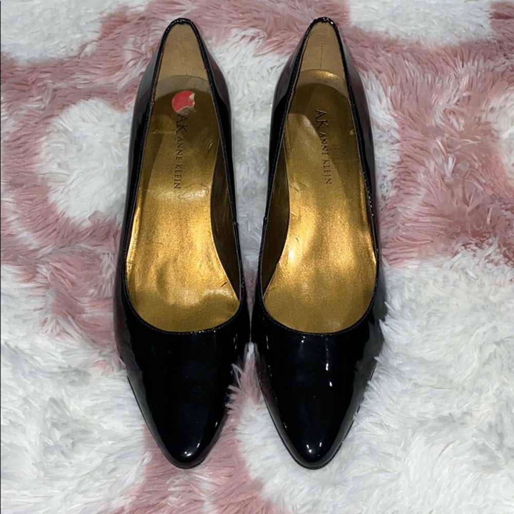🌷Anne Klein paisley black patent heels
